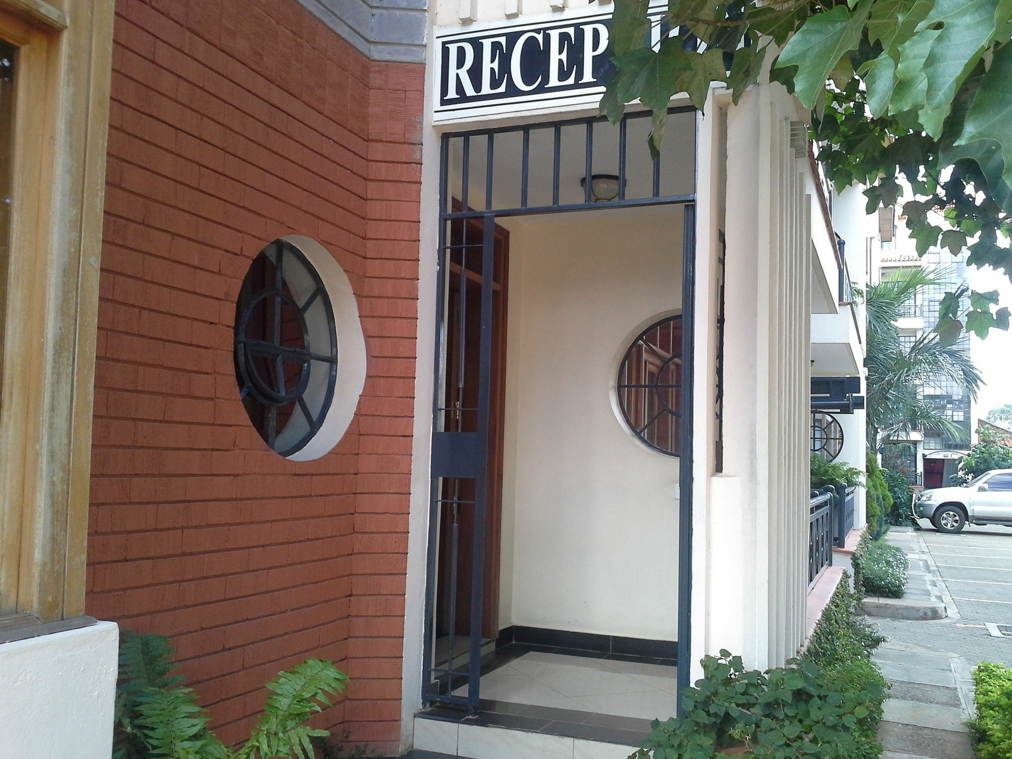 Meltonia Luxury Suites Nairobi Buitenkant foto